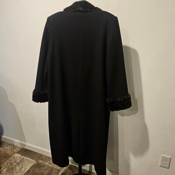 Women's JO-D Vintage Black Wool Coat with Brown & BlackFaux Fur Collar & Cuff 16 - Picture 9 of 12